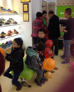 广东早晨童鞋旗舰店隆重开业 零售终端战略升级，引领行业新篇章