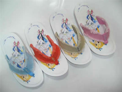 宝峰正单拖鞋与福州荣登贸易 一站式鞋帽服饰批发零售优选